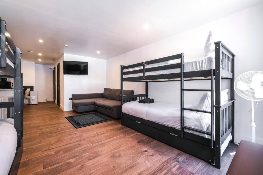 Piccadilly Wonderland Sleep 8 Vra